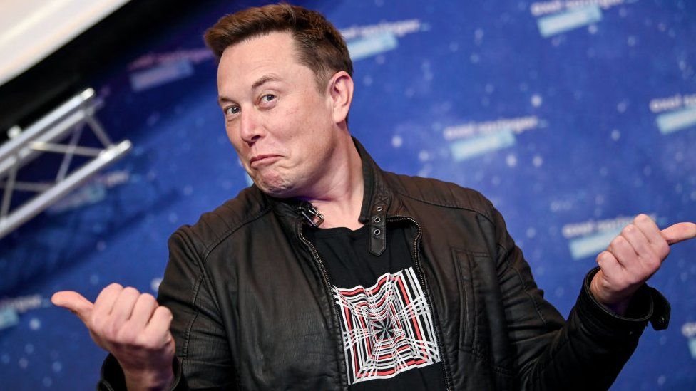 Lexoni email-et që Elon Musk i dërgon punonjësve të Tesla mbi muzikën në punë dhe ndjekjen e udhëzimeve